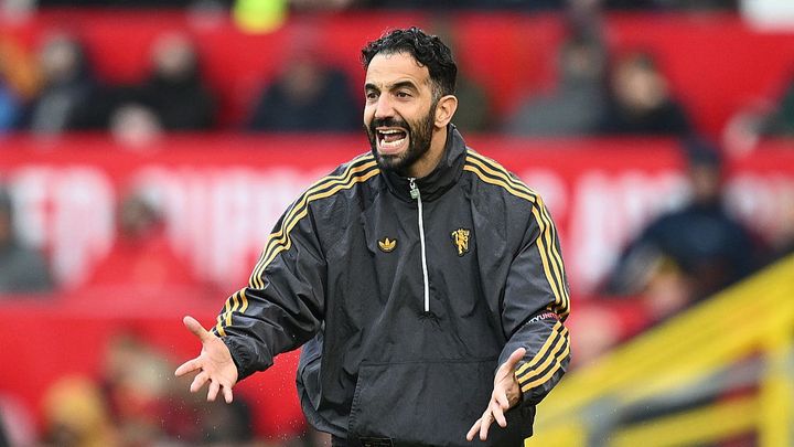 復調し始めた名門の指揮官、“紅茶の飲み方”でファンが解任要求？「すぐに解雇しろ！」