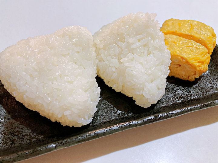 完成した塩おにぎり