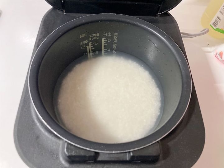 洗ったお米を浸水させる