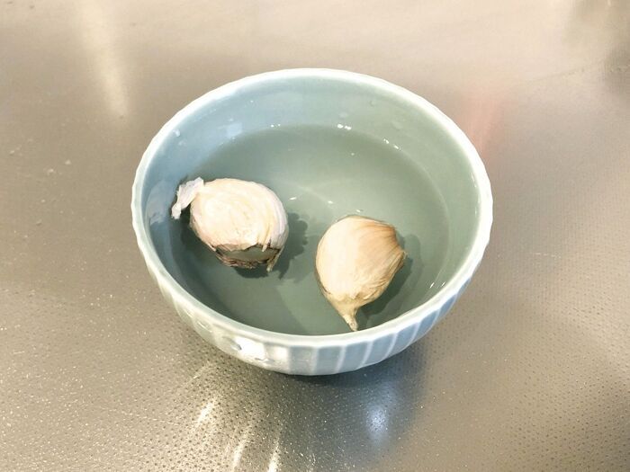 にんにくの芯がするっと取れちゃう！早ワザ2選。一度覚えたらクセになる♡