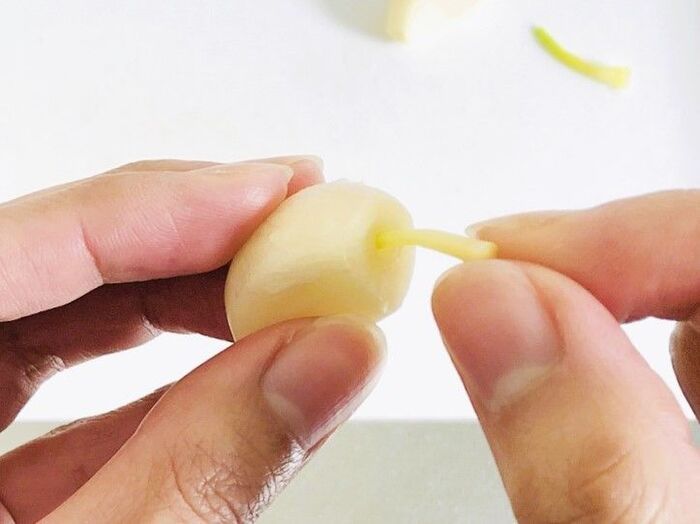 にんにくの芯がするっと取れちゃう！早ワザ2選。一度覚えたらクセになる♡