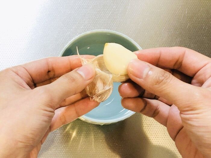 にんにくの芯がするっと取れちゃう！早ワザ2選。一度覚えたらクセになる♡