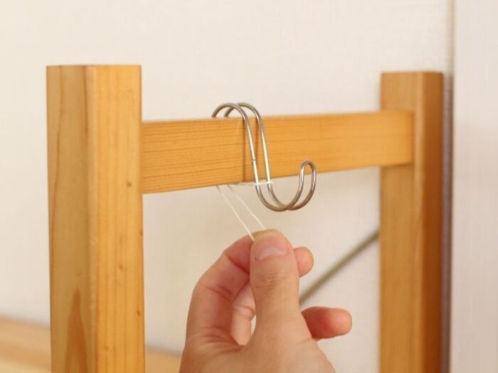 S字フックを「落ちないフック」に変身させる方法。たった3秒でできちゃう簡単ワザ♪