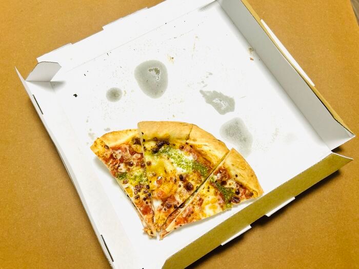 ピザの大箱、折ってみたら…冷蔵庫にそのまま入る〈ピザ用小箱〉が便利すぎる！