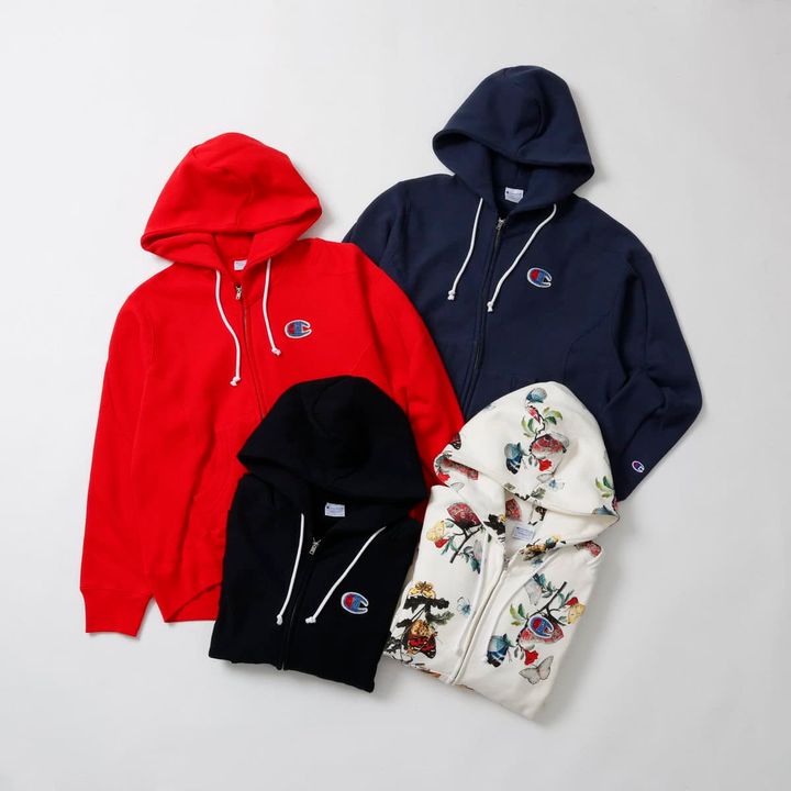 また今回も、ラグジュアリーなビーズワッペンでChampion ロゴを製作。中綿を入れて厚みを出し、立体的で存在感のあるデザインに仕上げている。