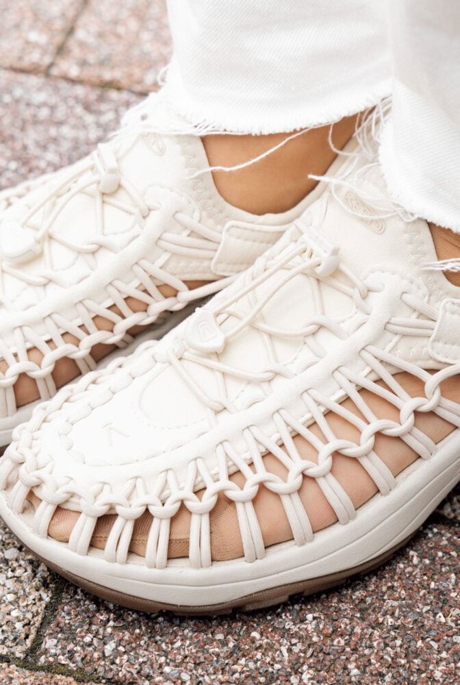 『キーン』のサンダル