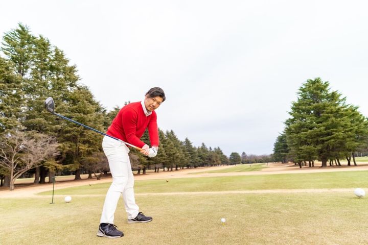 スイングが不安定な原因は「両ワキを締めている」から！正解は「右ワキ」だけ