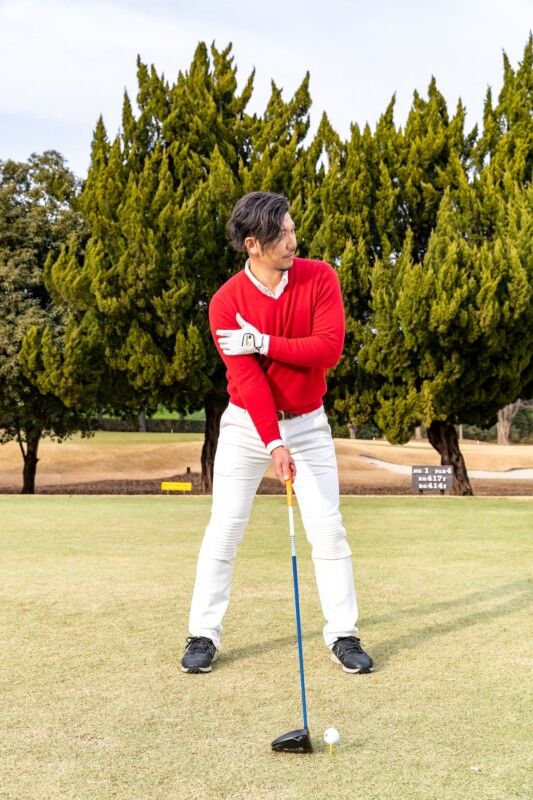 スイングが不安定な原因は「両ワキを締めている」から！正解は「右ワキ」だけ