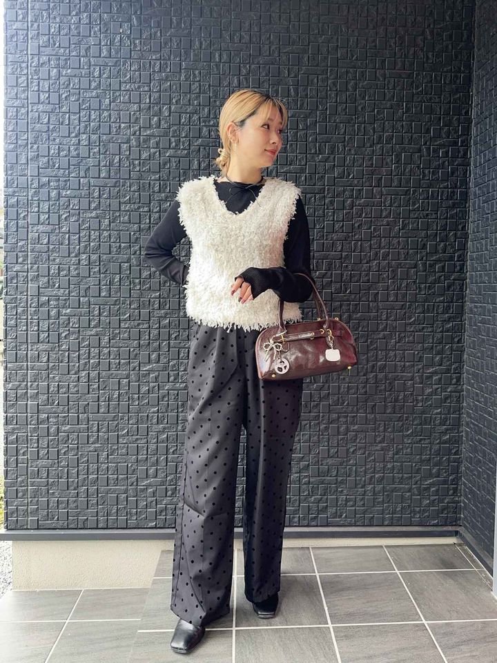 画像: シアートップスをレイヤード