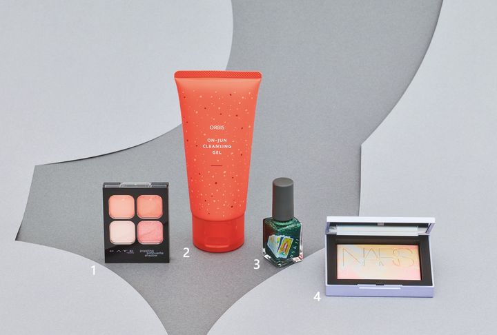 作家の真下みことさんが新作コスメをお試し！