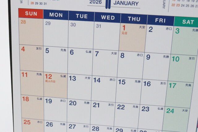 ダイソーの卓上カレンダー ビジネスメッセージ付きは予定を書き込むスペースあり