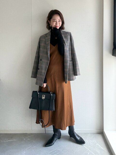 スタイル04：タートルネックにジャケットを羽織ったコーデ