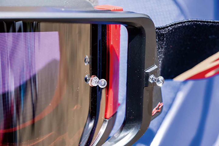 【Alpinestars スーパーテックゴーグル】歪みゼロでクリアな視界！ レンズ交換もクイック【編集スタッフが本気で試す！みんなのテスト】