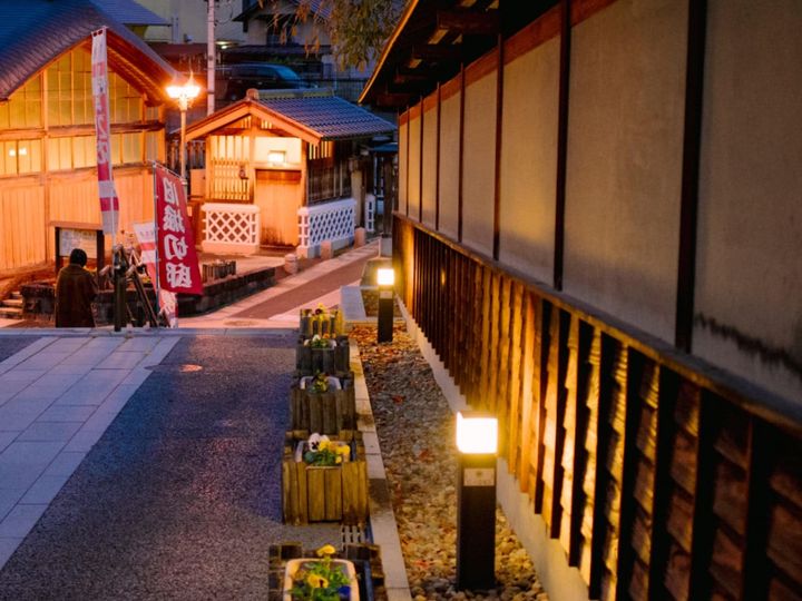 All About ニュース編集部が全国250人を対象に実施した「夜景が美しい温泉地に関するアンケート」の調査結果から、「夜景が美しいと思う福島県の温泉地」ランキングを発表！ 2位の「飯坂温泉」「東山温泉」を抑えた1位は？