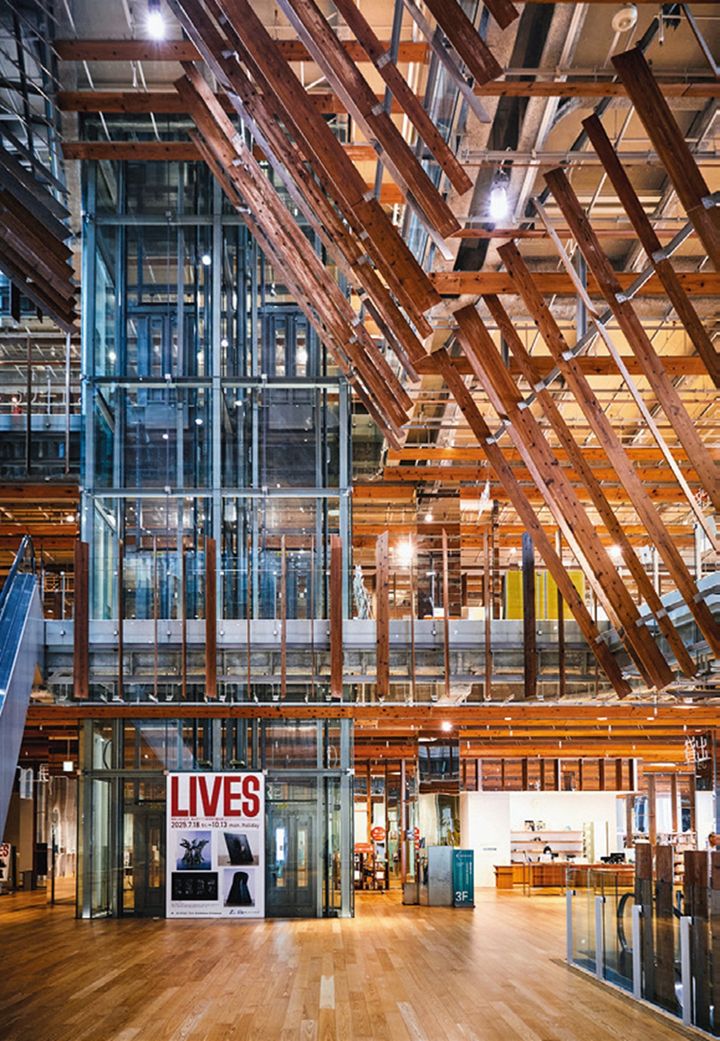 建築家・隈研吾が手がけた複合施設「TOYAMAキラリ」