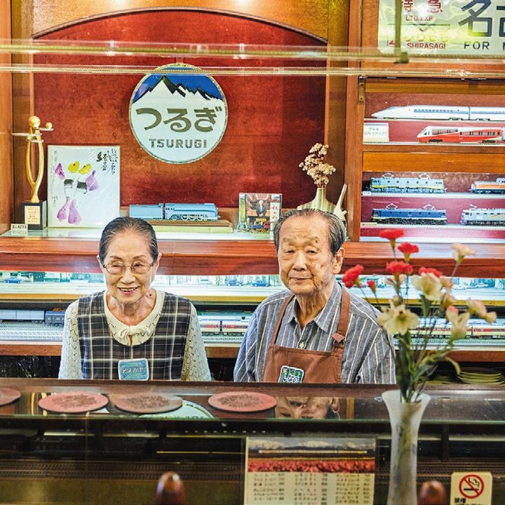 珈琲駅 ブルートレイン。中村さんご夫妻が仲良く切り盛り。