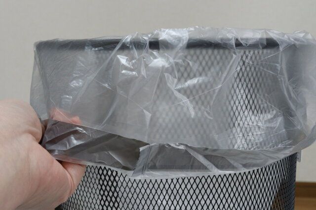 キャンドゥのヒモ付きごみ袋をゴミ箱に取り付ける