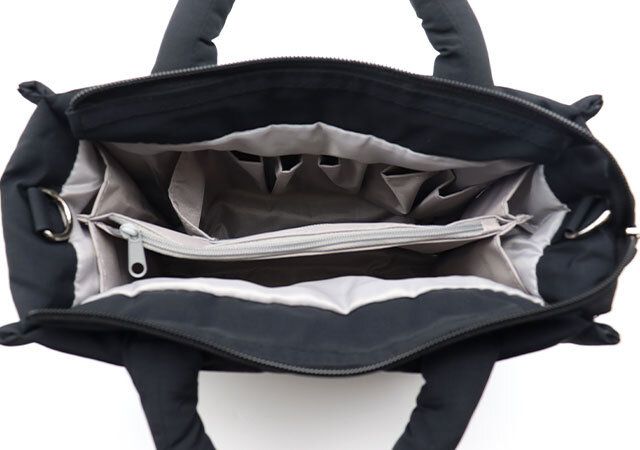 内部は仕切り構造