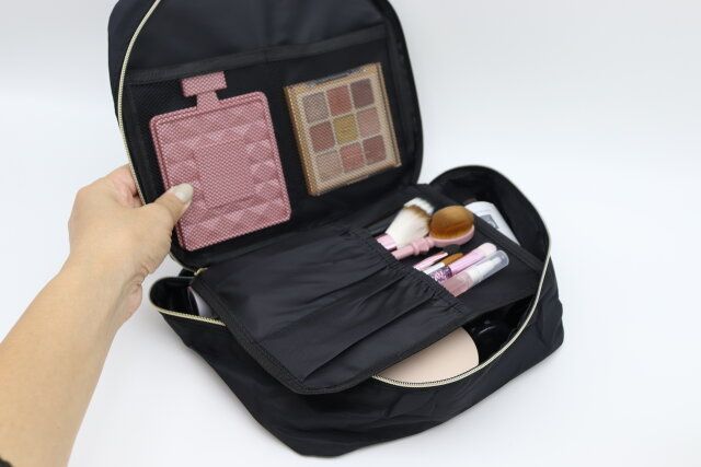ダイソーのバニティポーチは収納力たっぷり