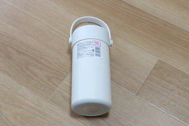 ダイソーの真空2重ペットボトルホルダーのパッケージ