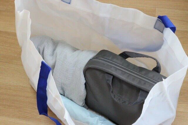 ダイソーの大容量なビニールトートバッグ