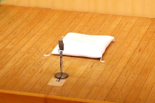 座布団 高座 寄席イメージ