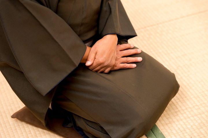 正座する落語家 イメージ