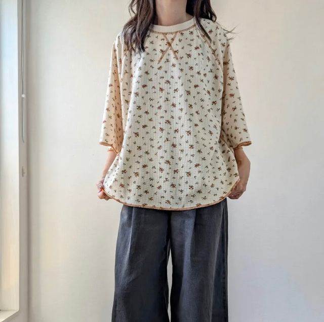 花柄トップス