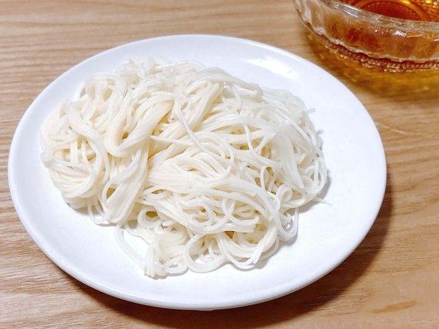 茹でないそうめん