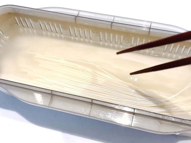 茹でないそうめん