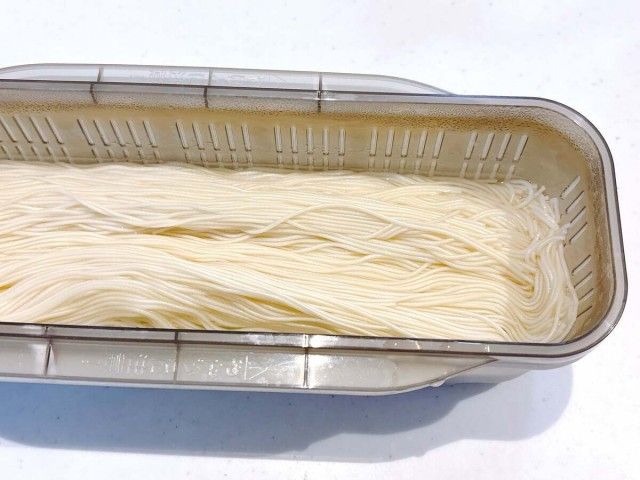 茹でないそうめん