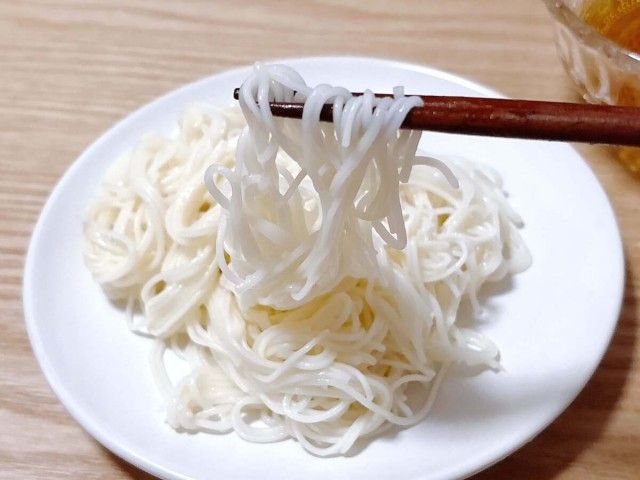 茹でないそうめん