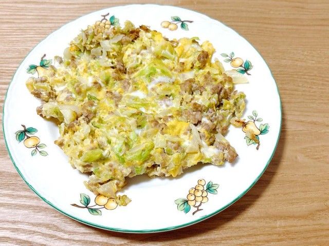キャベツとひき肉のオムレツ