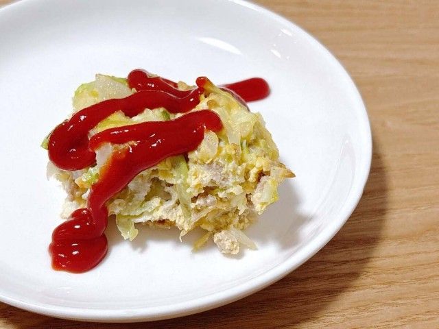 キャベツとひき肉のオムレツ