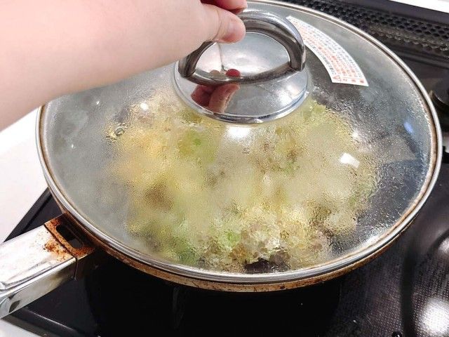 キャベツとひき肉のオムレツ