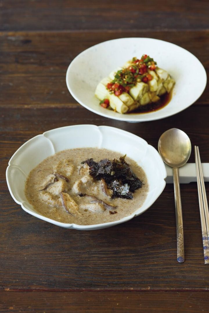 えごまスープのそば粉スジェビ＆蒸しなすのナムル