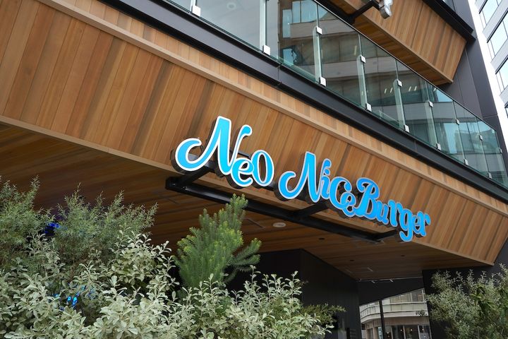 「Neo Nice Burger」看板