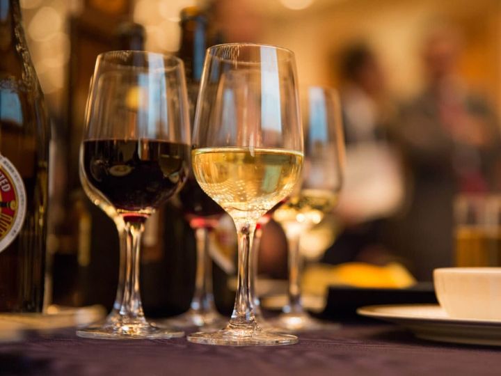 All About ニュース編集部は2025年9月22日に、全国10～70代の男女300人を対象に「都道府県のイメージ」に関するアンケート調査を実施しました。「ワインが魅力的」だと思う都道府県ランキングの2位は「長野県」、1位は？