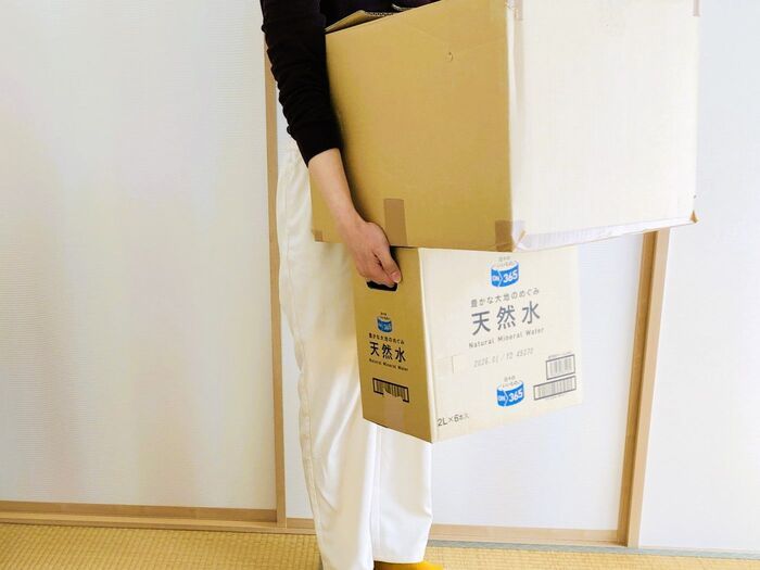 重たい段ボールをラクに運ぶ裏ワザ！持った瞬間「ウソみたいに軽くなる…！」