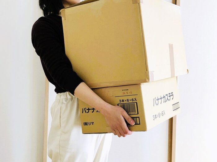 重たい段ボールをラクに運ぶ裏ワザ！持った瞬間「ウソみたいに軽くなる…！」