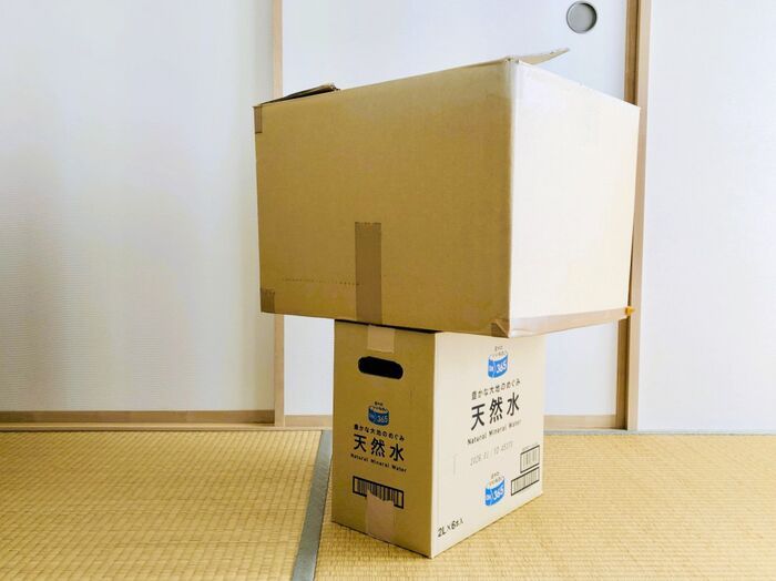 重たい段ボールをラクに運ぶ裏ワザ！持った瞬間「ウソみたいに軽くなる…！」
