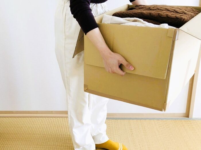 重たい段ボールをラクに運ぶ裏ワザ！持った瞬間「ウソみたいに軽くなる…！」