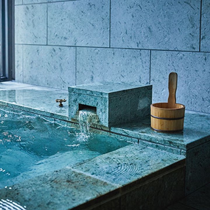 歓宿縁 ESHIKOTOの全客室には温泉の半露天風呂が。