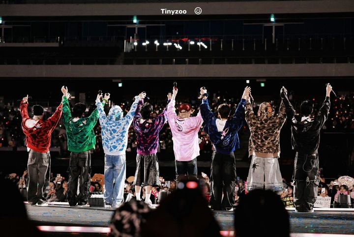 本コレクションは、K-POPが持つ止まることのないエネルギーをファッションの世界に吹き込み、ファンダム、クリエイティビティ、そしてグローバルな影響力を融合させた革新的なプロジェクト。