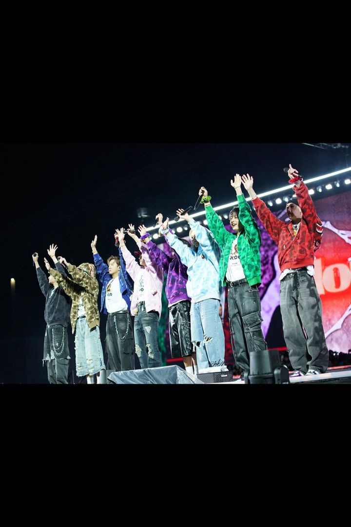 数々の記録を塗り替え、圧巻のパフォーマンスで世界を魅了してきたStray Kidsは、いまや最も影響力のあるボーイズグループのひとつとして確固たる地位を築いている。