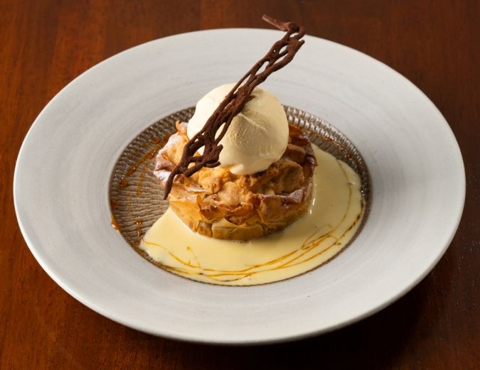 大丸福岡天神店「ふくおか伝統工芸 びびび！展」パティスリールイ 吉村類 × 上鶴窯 和田祐一郎（小石原焼） コラボ「秋を抱きしめた クルスタッド」