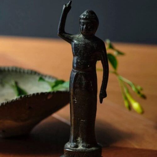 おしゃれな人の家にあるのは、アートでも観葉植物でもなく“仏像”だった。