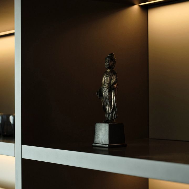 おしゃれな人の家にあるのは、アートでも観葉植物でもなく“仏像”だった。