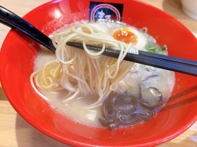 黒豚とんこつラーメン まるしん 行橋本店 味玉ラー麺