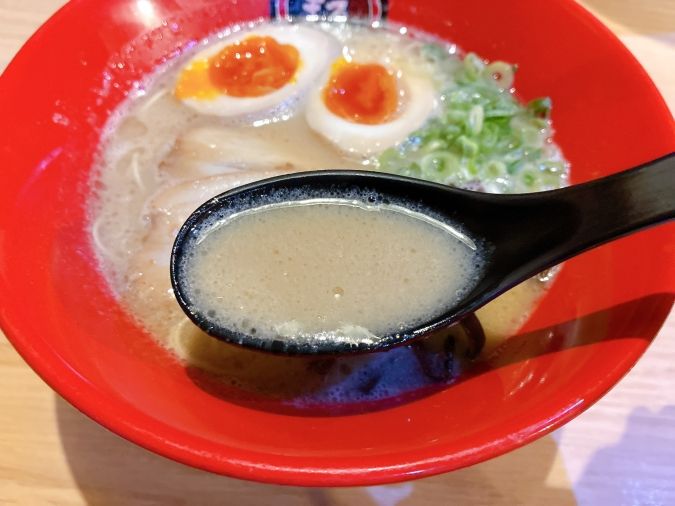 黒豚とんこつラーメン まるしん 行橋本店 味玉ラー麺